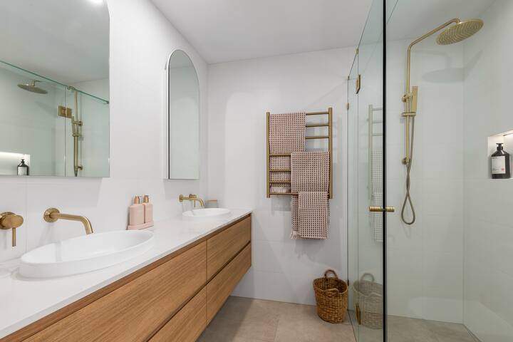 Coastal Retreat with Pool — Sleeps 10 gallery image 3