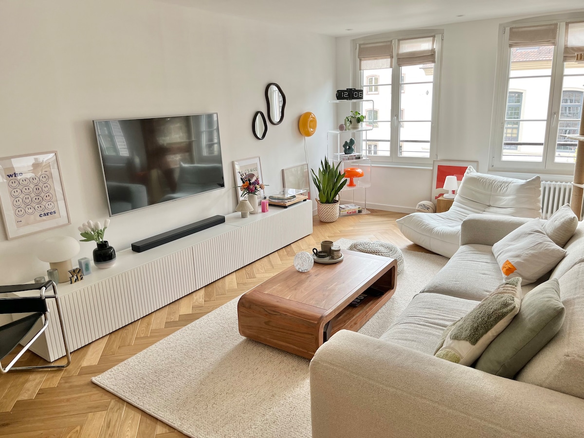 Successful Airbnb property: Apartment in the heart of the Cathedral in Strasbourg