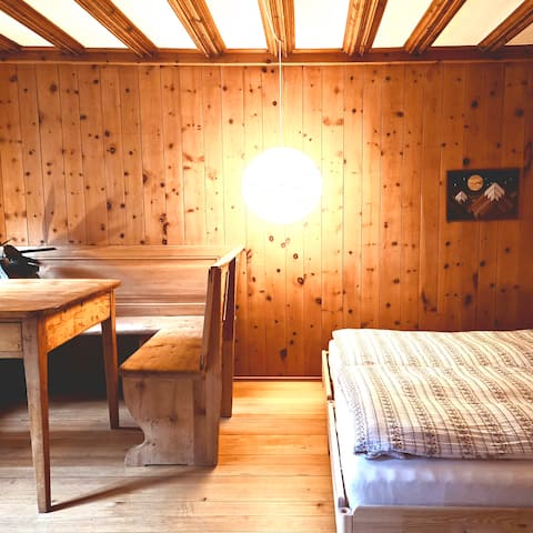 Arvenstübli with shared bathroom