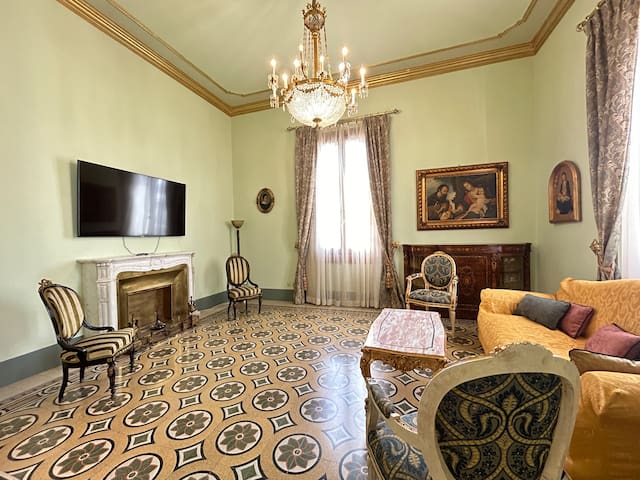 Florentine Penthouse with Duomo View