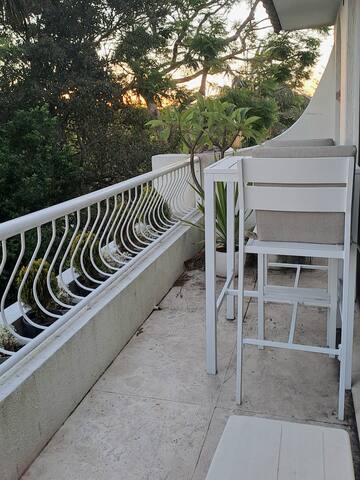 Spacious 4 bed home, beach living, ocean views gallery image 4