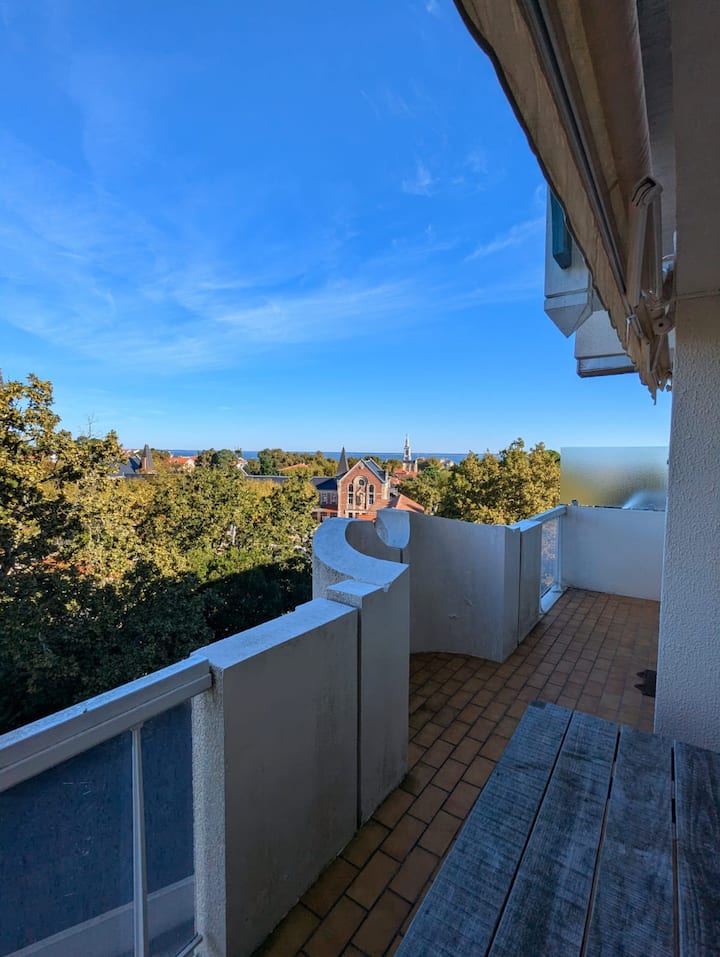 Superbe Appartement, Spacieux, Avec Vue Sur La Mer - France