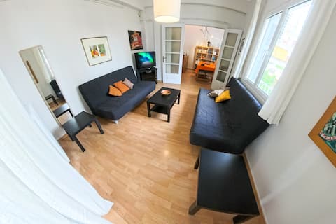 Top Airbnb: ‘Philoxenia’ downtown art apartment w/ breakfast in Δήμος Ζωγράφου