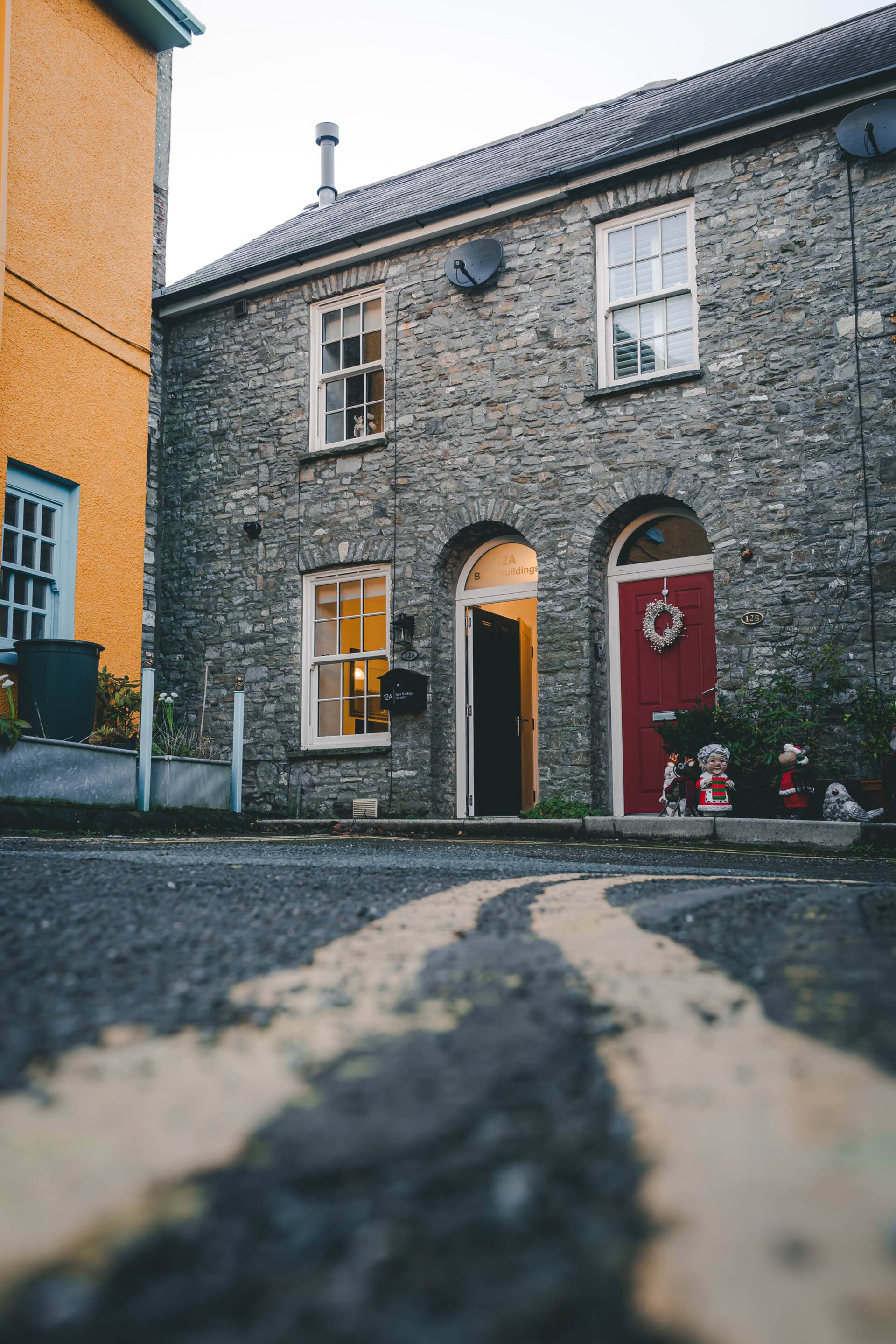 2 bedroom accommodation in Llandeilo — photo 3