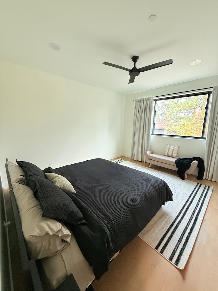  Დიდი საძინებელი კარადათი და სააბაზანოთი!