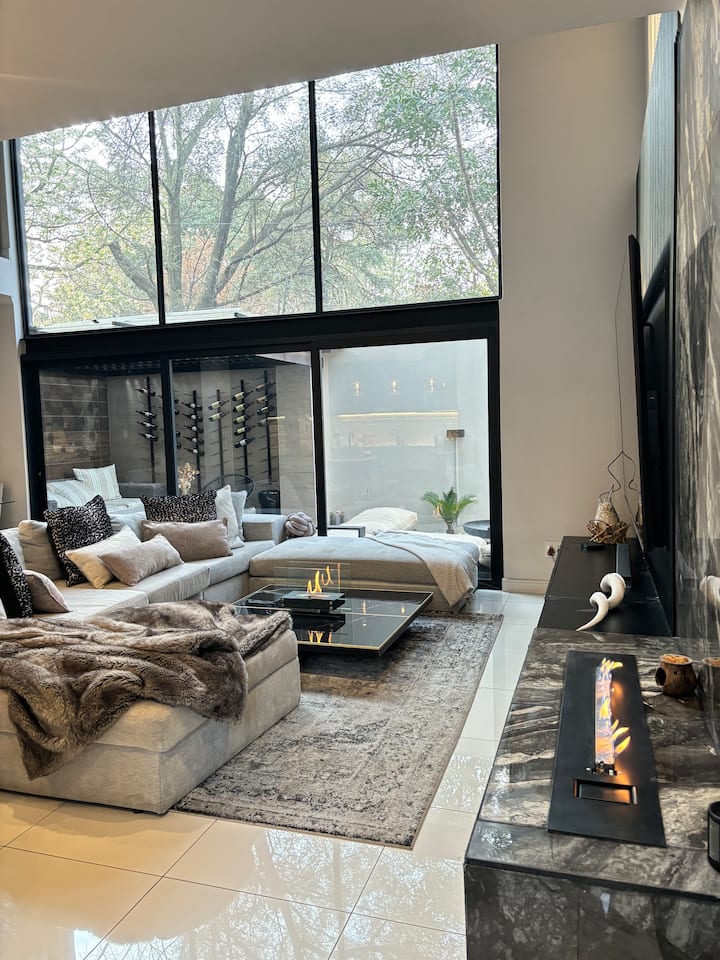 Luxurious 4-Bedroom Retreat in Bryanston, Sandton