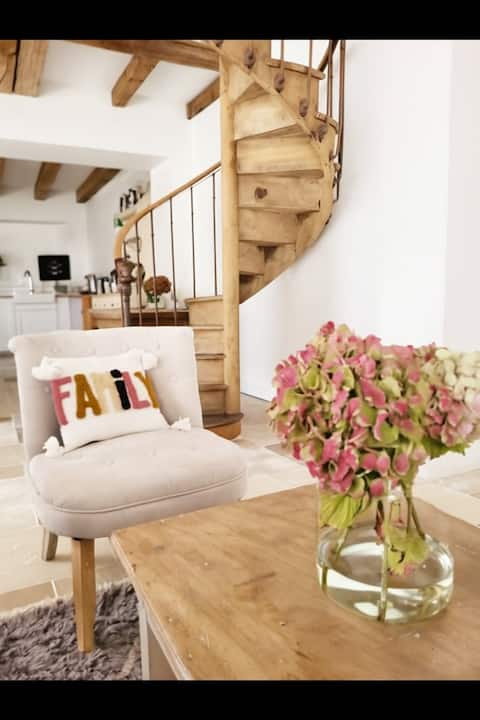 Popular Airbnb listing: "Le Nid de la Vallée" - Charming house in Eure Et Loir