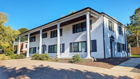 5300 sqft Home•10 Mins to Washington DC•Sleeps 20+