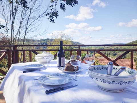 Périgord gîte with terrace, panoramic view, and hot tub