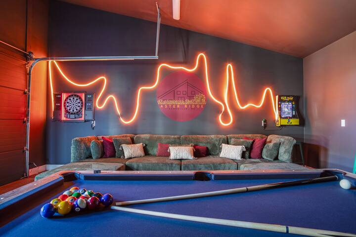 Views -Game Room- Hot Tub-downtownAsheville 12 min gallery image 4