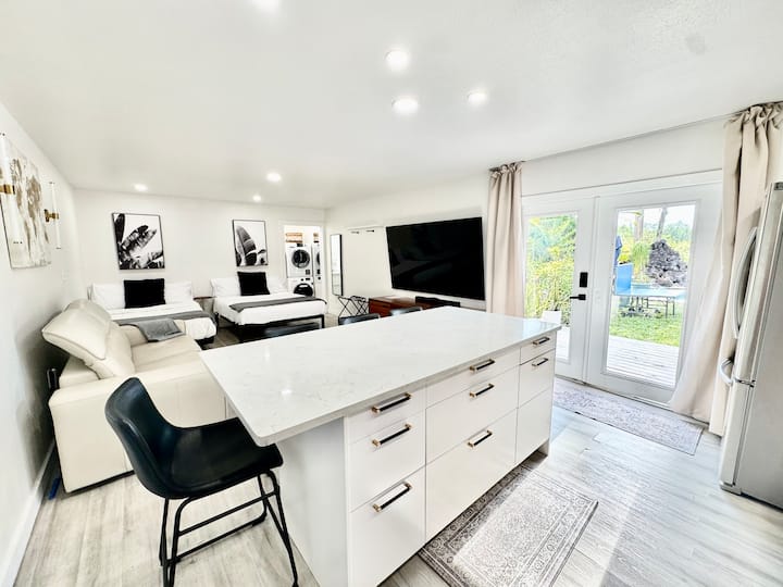 Lakefront Private Studio - Land O' Lakes, FL