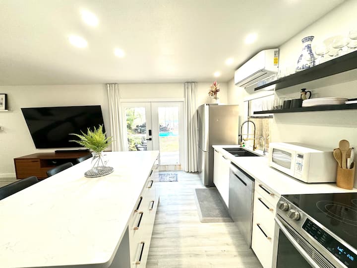 Lakefront Private Studio - Land O' Lakes, FL