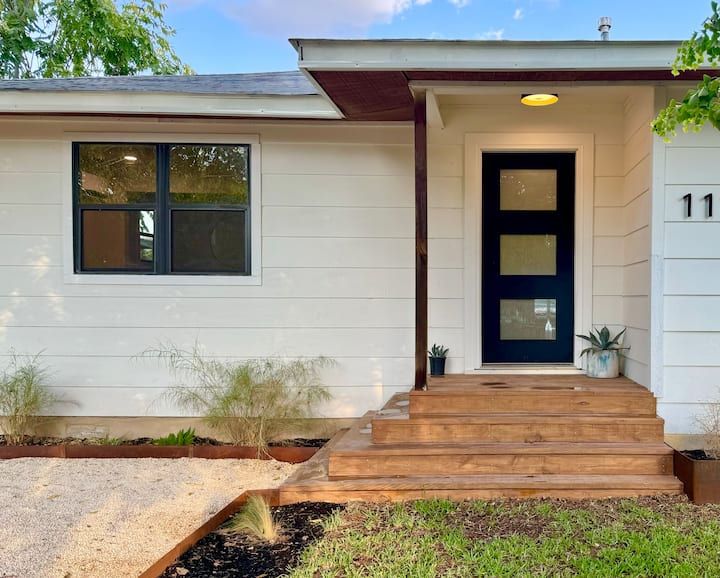 Charming Downtown Cottage - Near Austin Hotspots - Austin, TX
