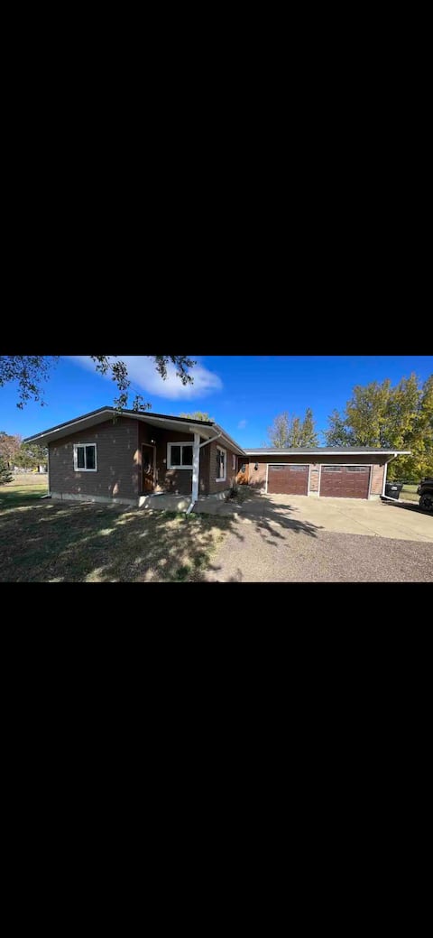 Cozy lake home. Great for Hunter, Badland, Holiday