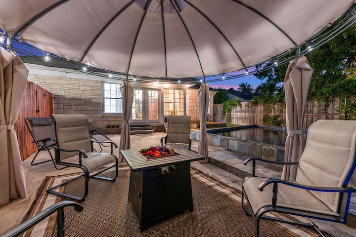 NEW Safari House! Two Primary King Bedrooms + Pool gallery image 2