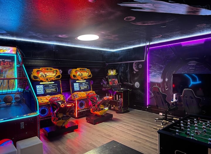 Disney 9br Lakeview | Arcade, Theater, Sleeps 24 - Florida