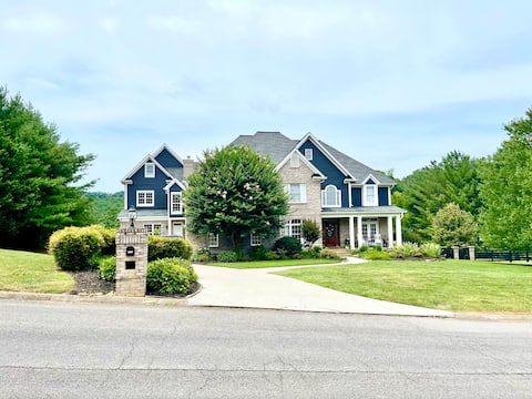 Sunset View King Beds Pool Gym Chef’s Kitchen