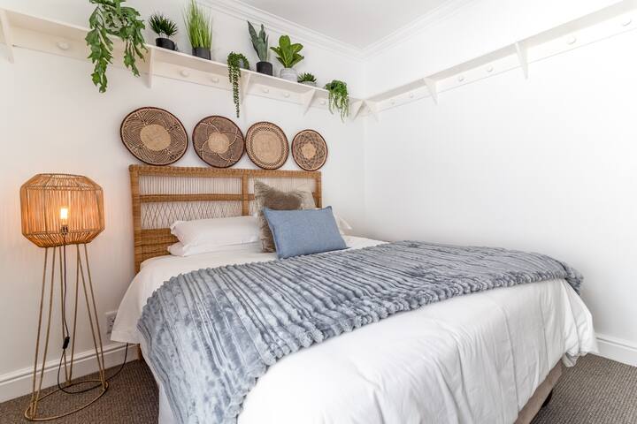 Flamingo Villa @ Beach/Pool/ Luxury/Solar Back Up gallery image 5