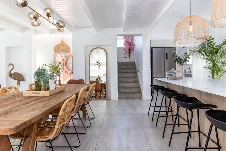 Flamingo Villa @ Beach/Pool/ Luxury/Solar Back Up gallery image 3