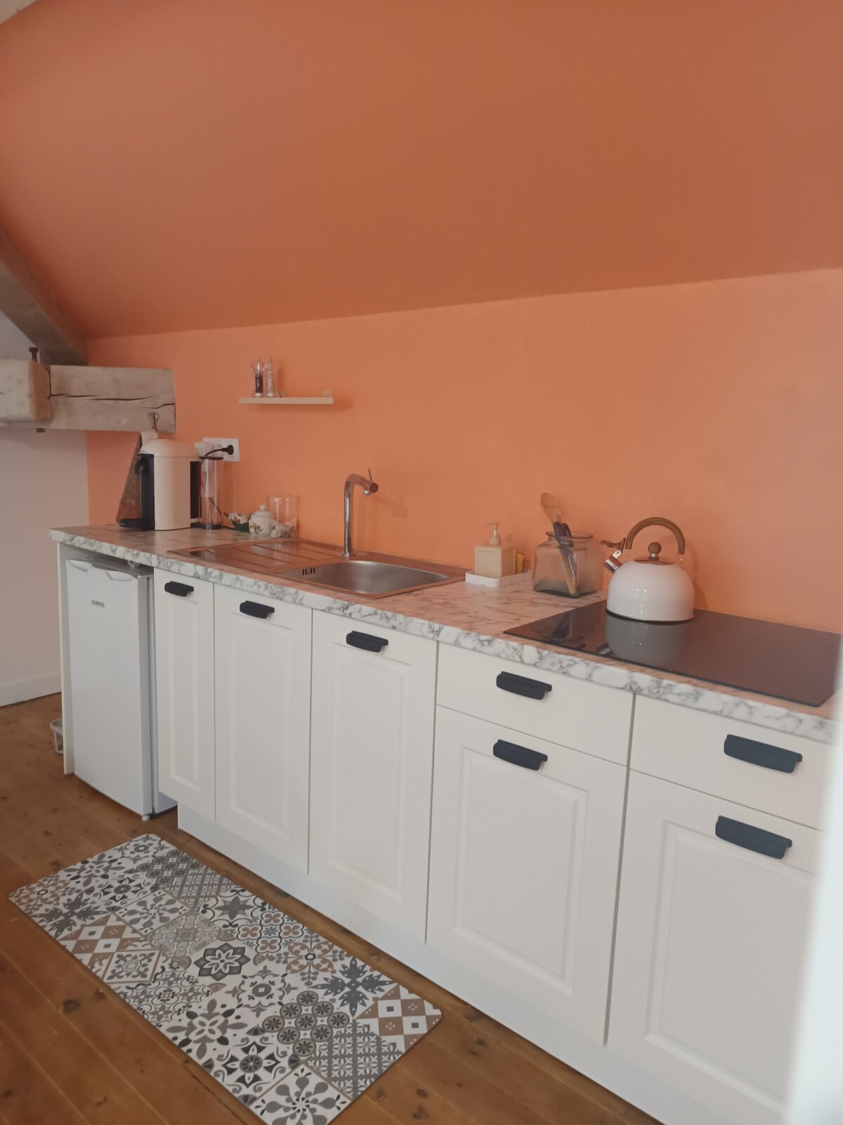 Annuncio Airbnb popolare: "La Suite" Round bathtub
gentleness and cocooning a Romans Sur Isère