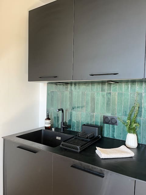 Popular Airbnb listing: An Apartment by the Sea, 2 bedrooms. in Dinard