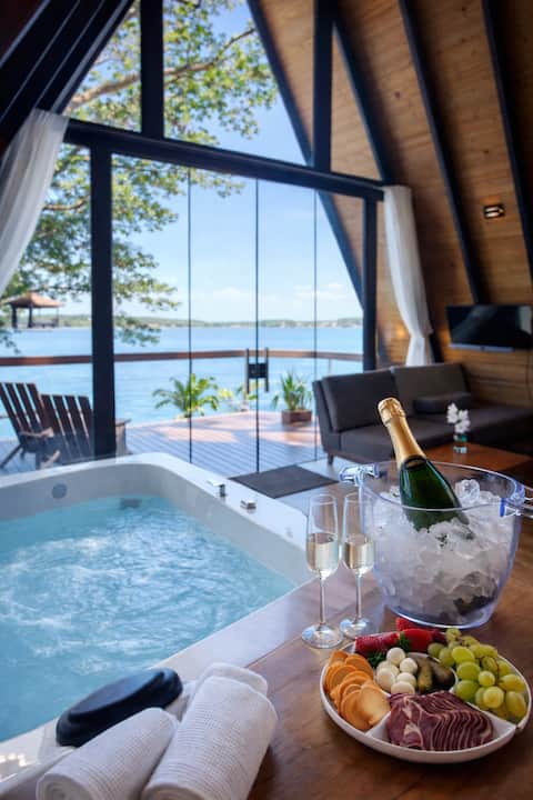 Romantic Chalet with Hydro, pool and lagoon