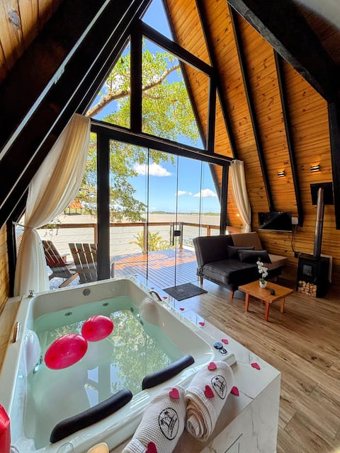 Romantic Chalet with Hydro, View, Pool and Lagoon