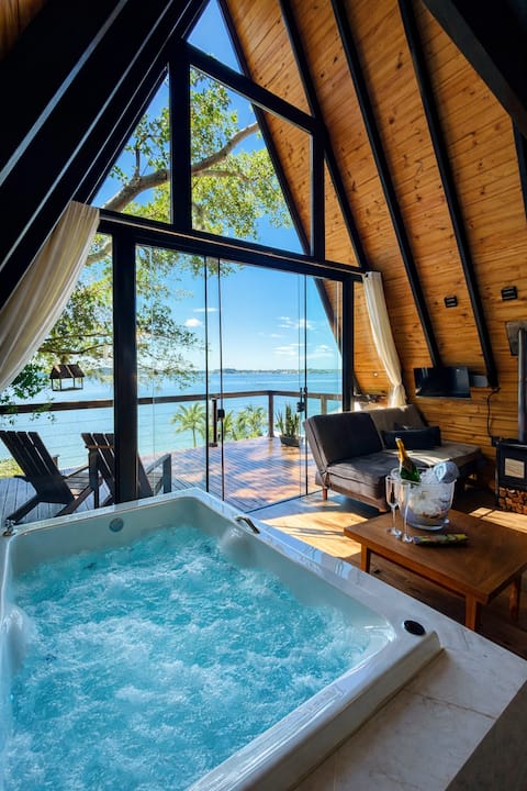 Romantic Chalet with Hydro, pool and lagoon