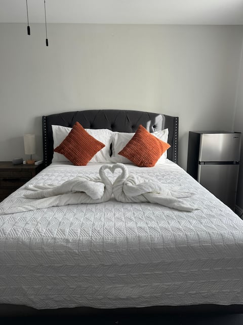 Family Stay | 2 Master Suites Near Venues