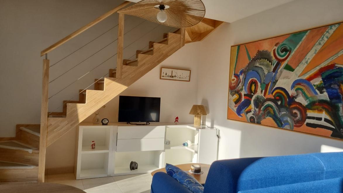 Annonce Airbnb populaire: New studio with mezzanine in the heart of the peninsula à Saint Pierre Quiberon