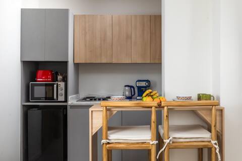 pyramid's 2 studios, full equipped apt