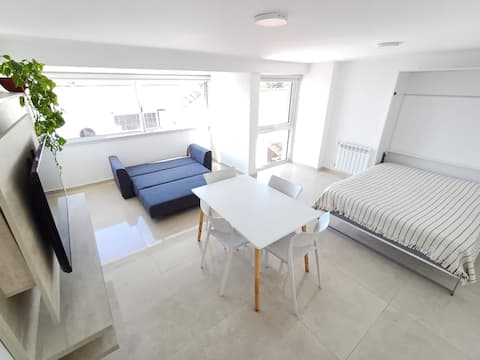 Airbnb con mejor rendimiento: Bright and spacious with a garage. en Villa Primera