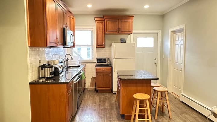 4 Bedrooms 2 Bathrooms Apartment Close Metro & Bos - Cambridge, MA