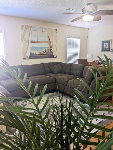 Successful Airbnb property: PrivateHeatedPool & HotTub by CherryGrove sleeps12 in Little River