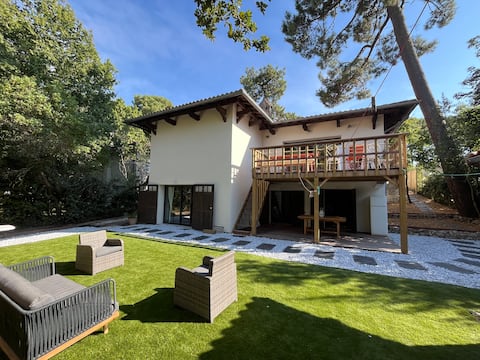2 side-by-side villas / 28 people