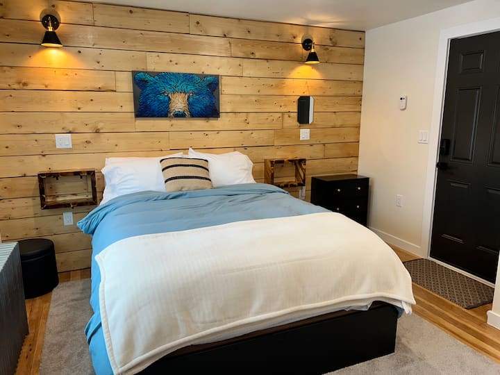 Beautiful Mid-luxury Downtown Studio - Fairbanks