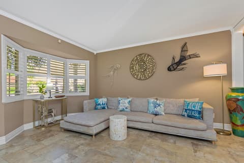 Top Airbnb: Lazy Lizard Villa! With Heated Pool/Spa/ Waterfall in Safety Harbor