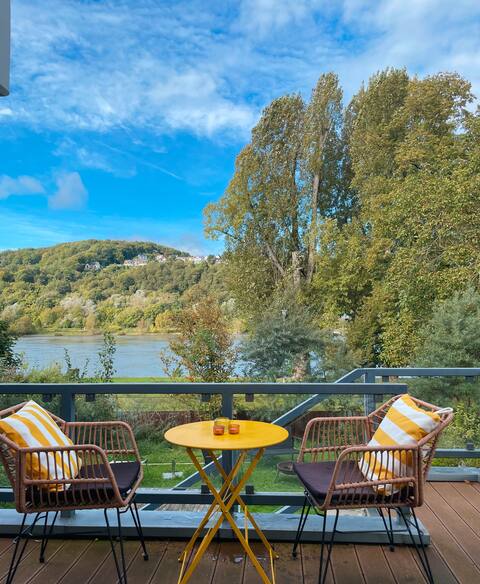 Family time - right on the Rhine promenade