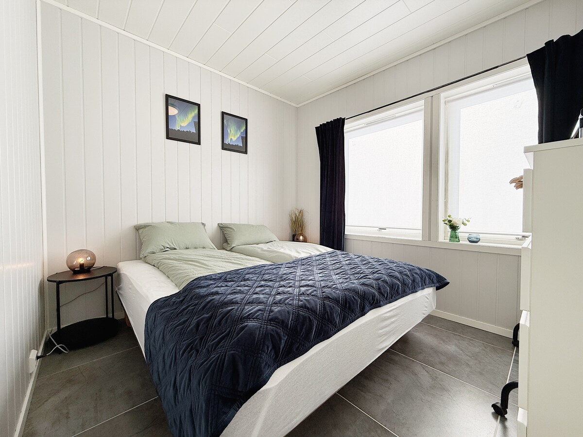 El apartamento se puede alquilar con una cama doble de 180 cm de ancho o dos camas individuales de 90 cm de ancho. Si quieres, ponte en contacto con nosotros antes de tu llegada.