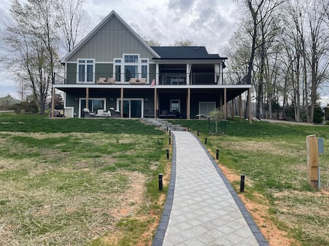 Lolli & Pop’s Lake Front Oasis