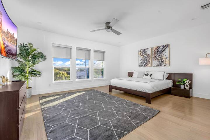 New! The Sunset Villa, Modern Luxury in Dallas