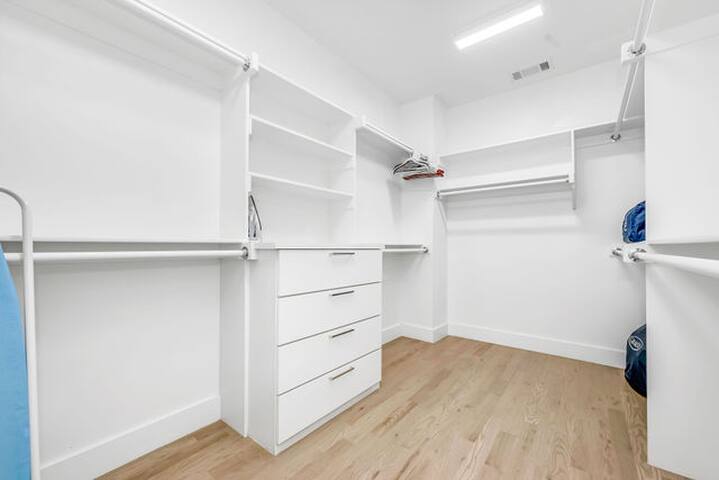 New! The Sunset Villa, Modern Luxury in Dallas gallery image 5