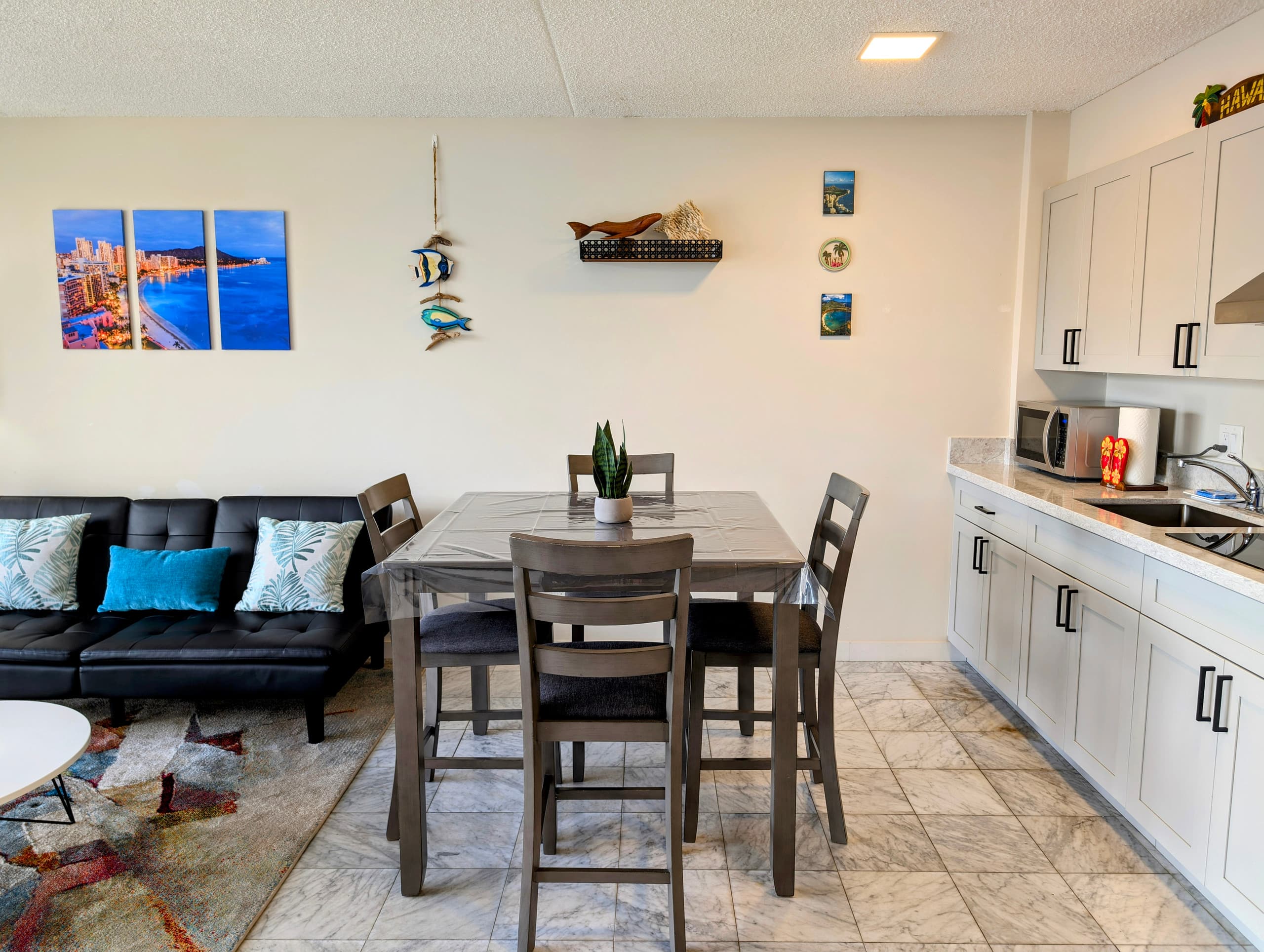 Condo in Honolulu · ★4.97 · 1 bedroom · 3 beds · 1 private bath - Image 8