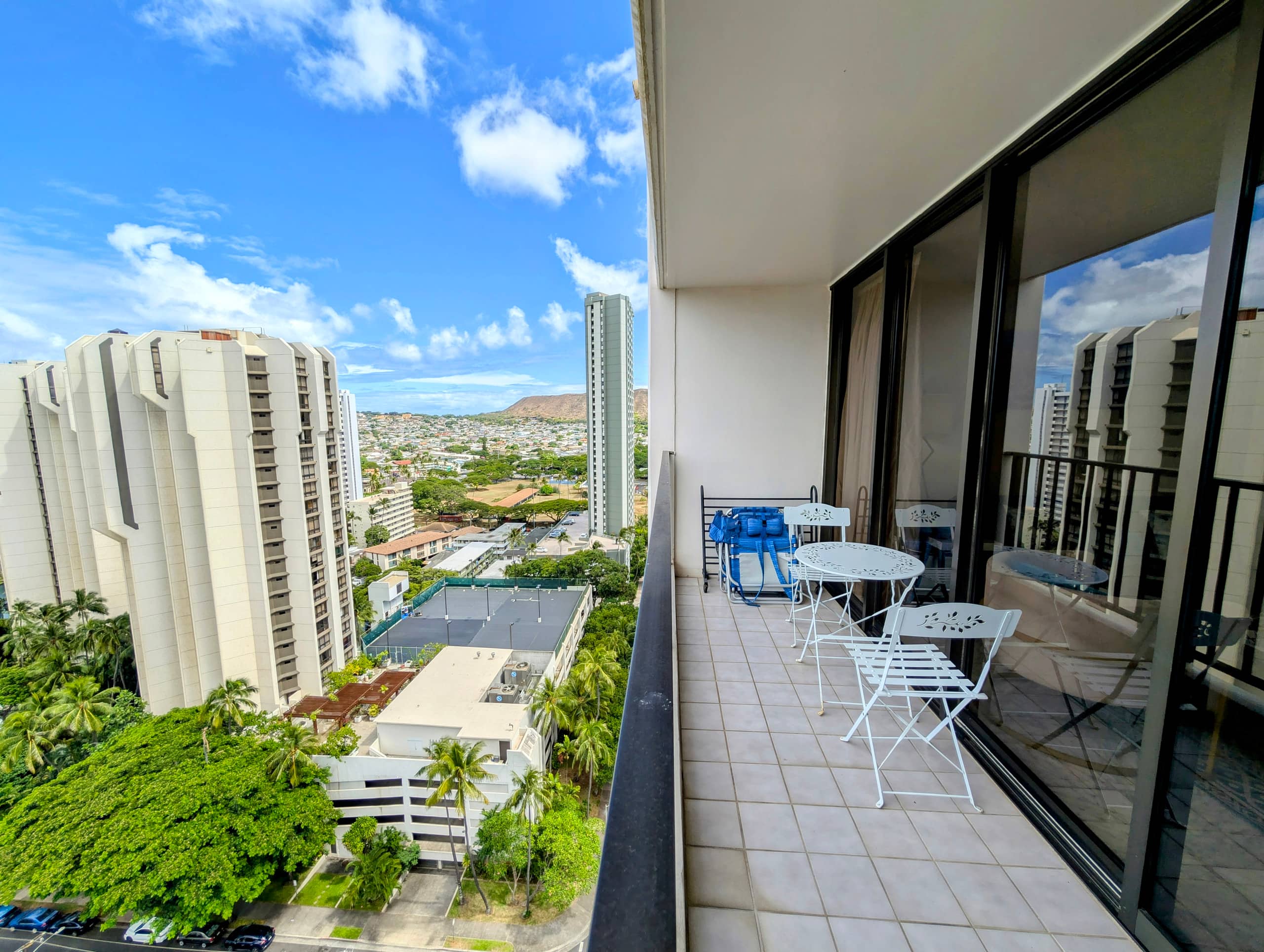 Condo in Honolulu · ★4.97 · 1 bedroom · 3 beds · 1 private bath - Image 17