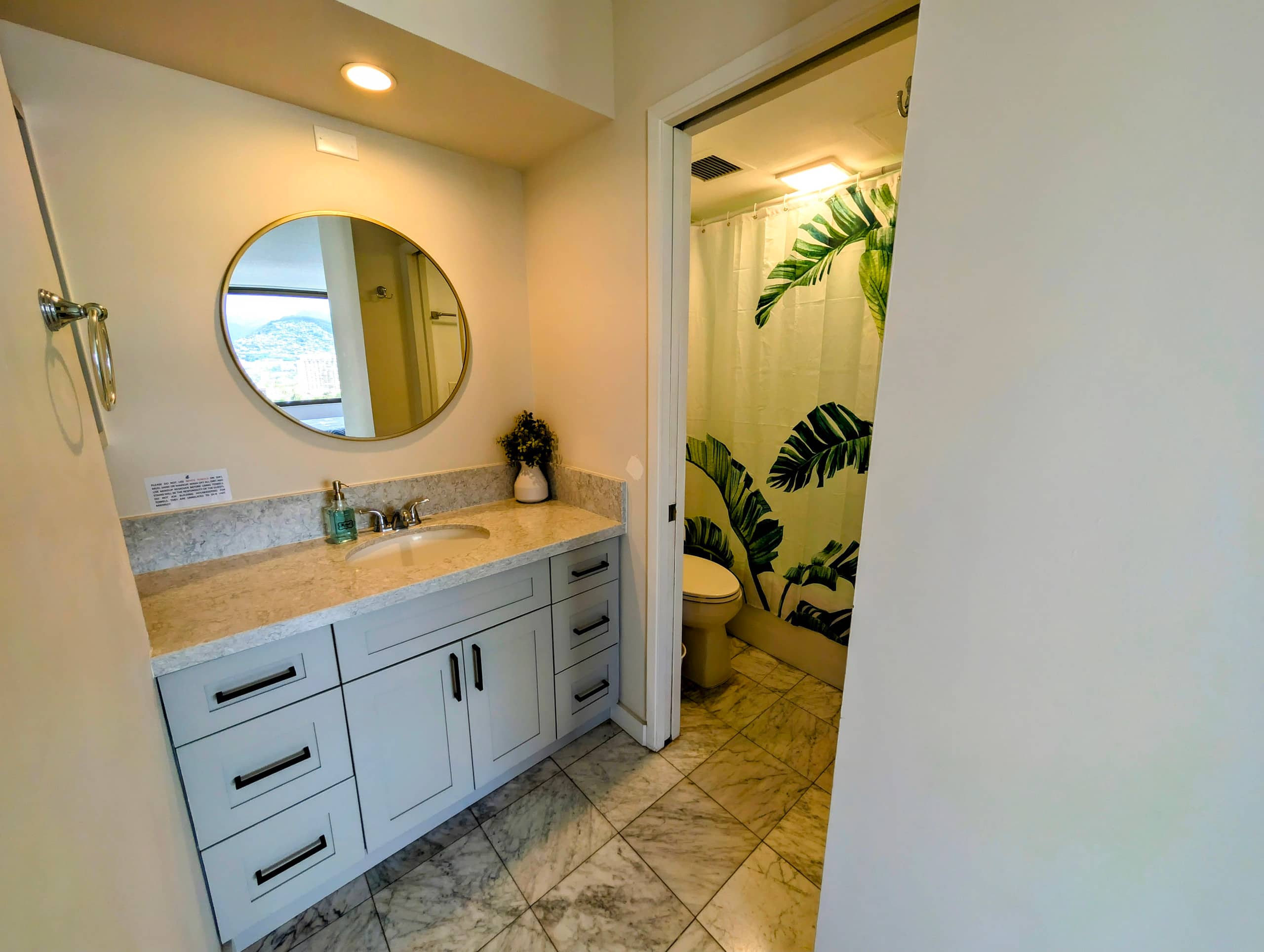 Condo in Honolulu · ★4.97 · 1 bedroom · 3 beds · 1 private bath - Image 14