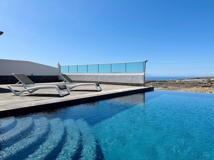 Villa With Ocean View And Pool - Tenerife