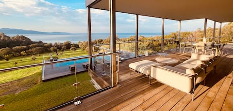 Villa 6 bedrooms with pool, superb view of Gulf.
