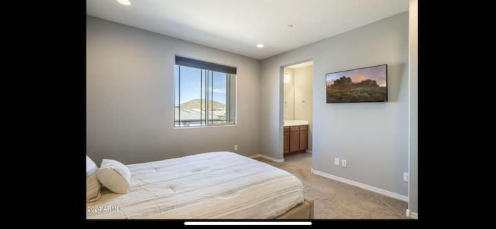 เตียงควีนไซส์พร้อมห้องน้ำเต็มรูปแบบพร้อมอ่างอาบน้ำ