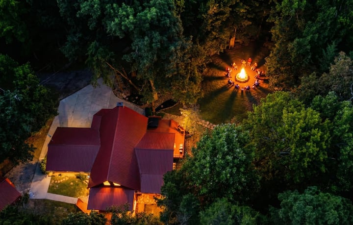 Hot Tub | Fire-pit | Game Room| Pet Friendly | Bbq - Cosby, TN