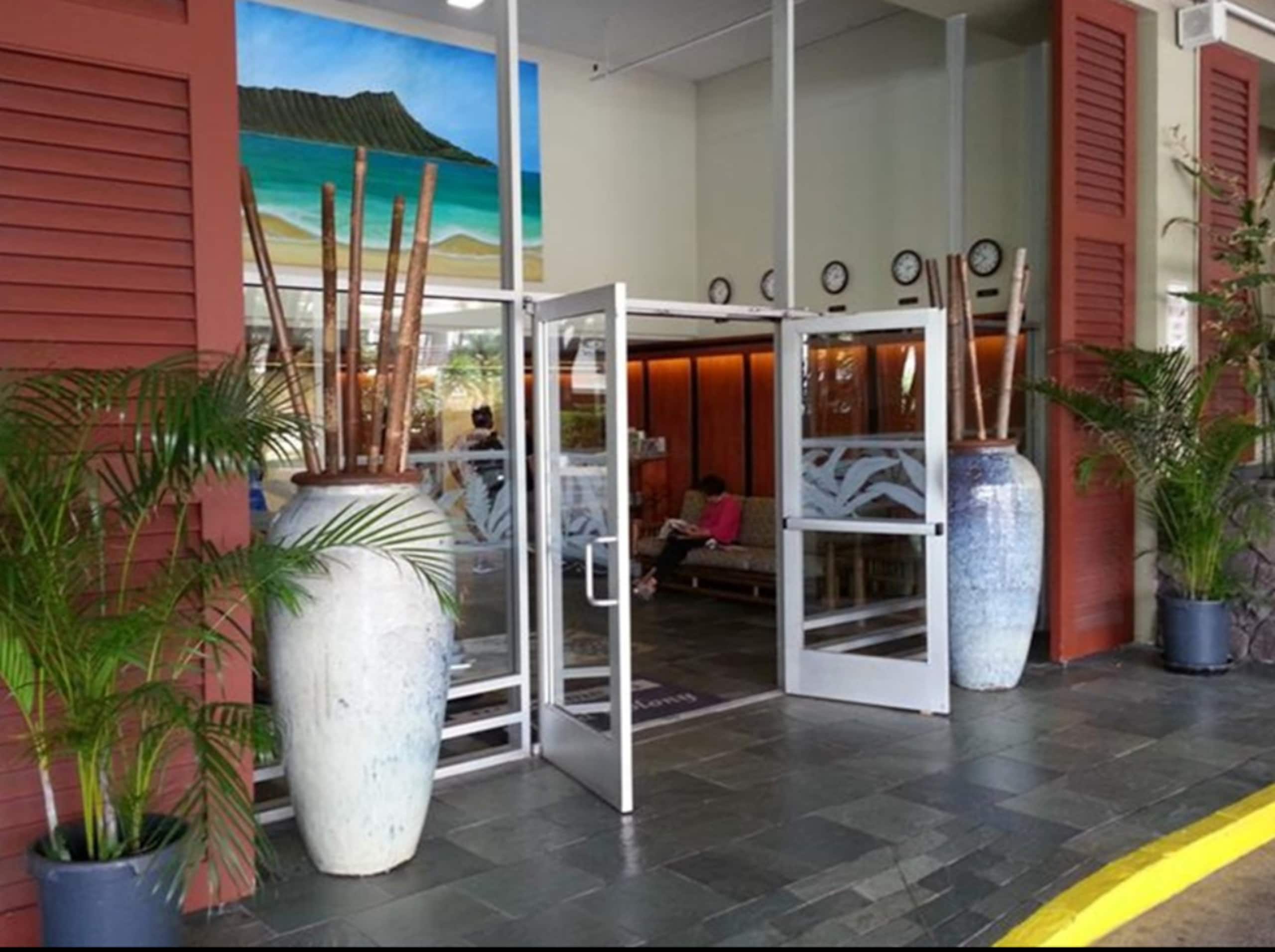 Condo in Honolulu · ★4.84 · 1 bedroom · 4 beds · 1 private bath - Image 78
